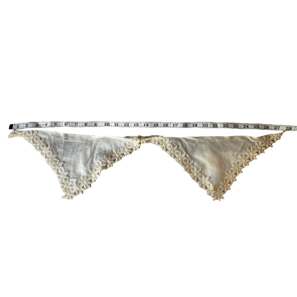 Vintage 1960s Handcrafted Daisy Collar Cream Nylon With Floral Lace Edge - Picture 7 of 9